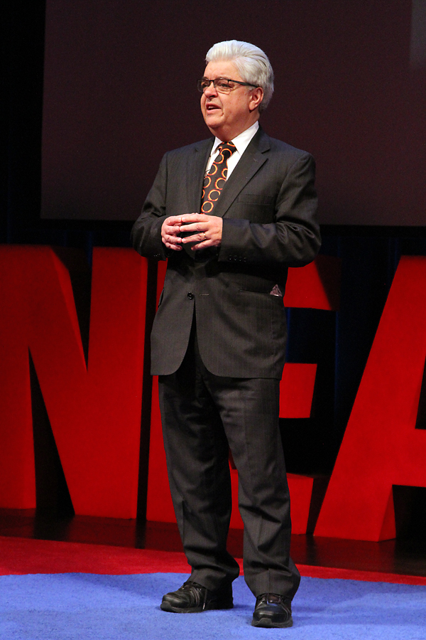Space.com sky columnist and FiOS1 weatherman Joe Rao gives a talk about the total solar eclipse of 2017 at the Northeast Astronomy Forum in Suffern, New York, on April 9.