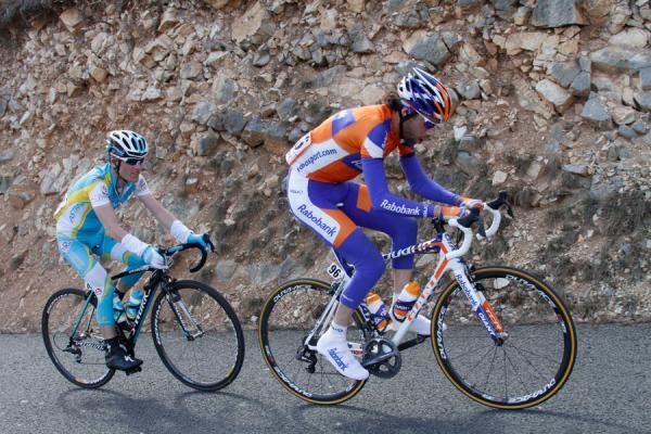 Laurens Ten Dam (Rabobank) leads Kevin Seeldrayers (Astana) on the final climb.
