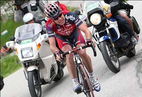 Evans went on the attack with half a dozen kilometres to go.