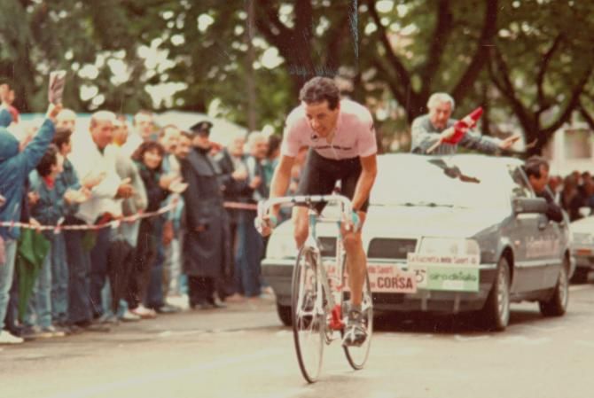 Roche rides alone in the pink jersey