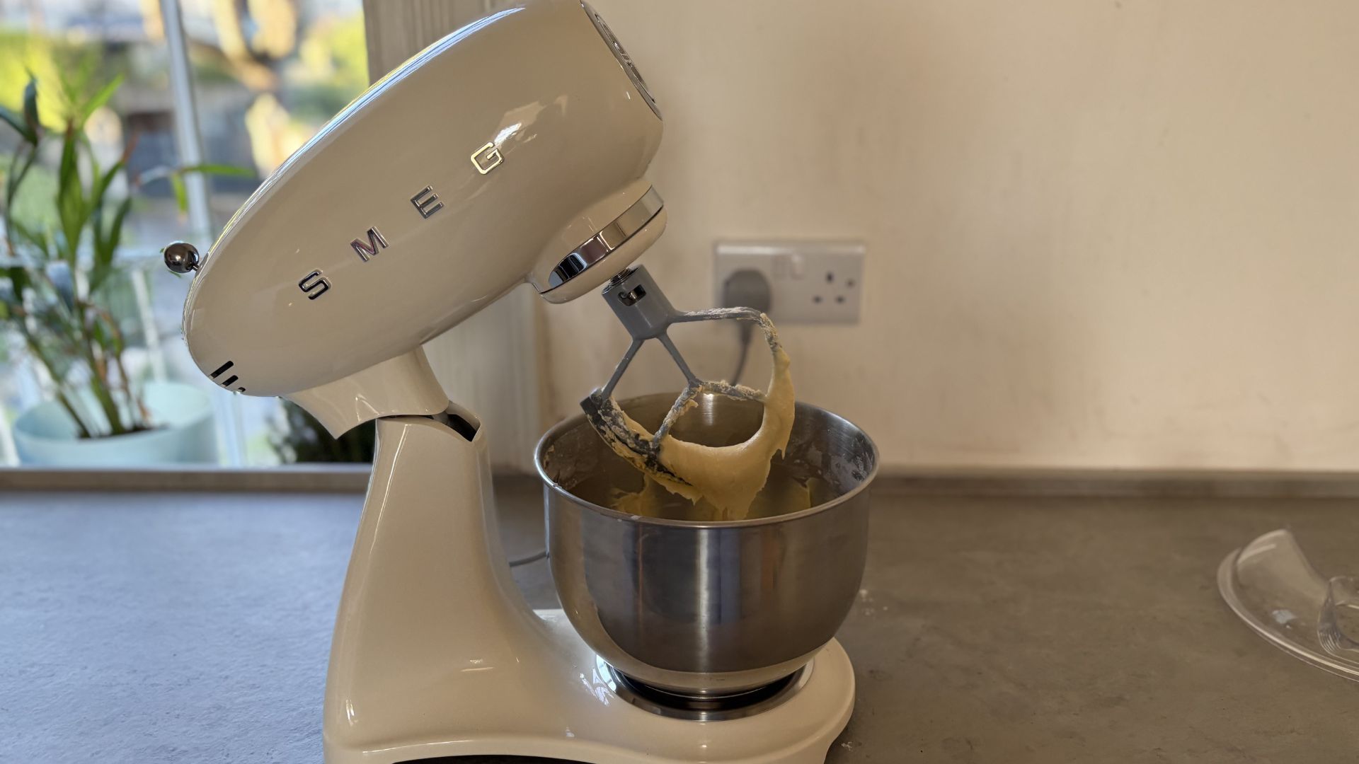 Testing the Smeg SM05 Stand Mixer