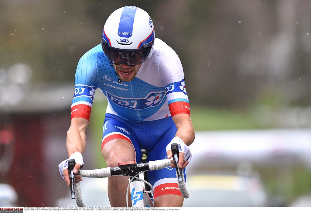 Thibaut Pinot with a SRM headunit in the Tour de Romandie prologue which disappeared for the road stages