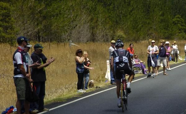 Geoff Straub (Mcdonagh Blake) bridged from the peloton to the leaders.