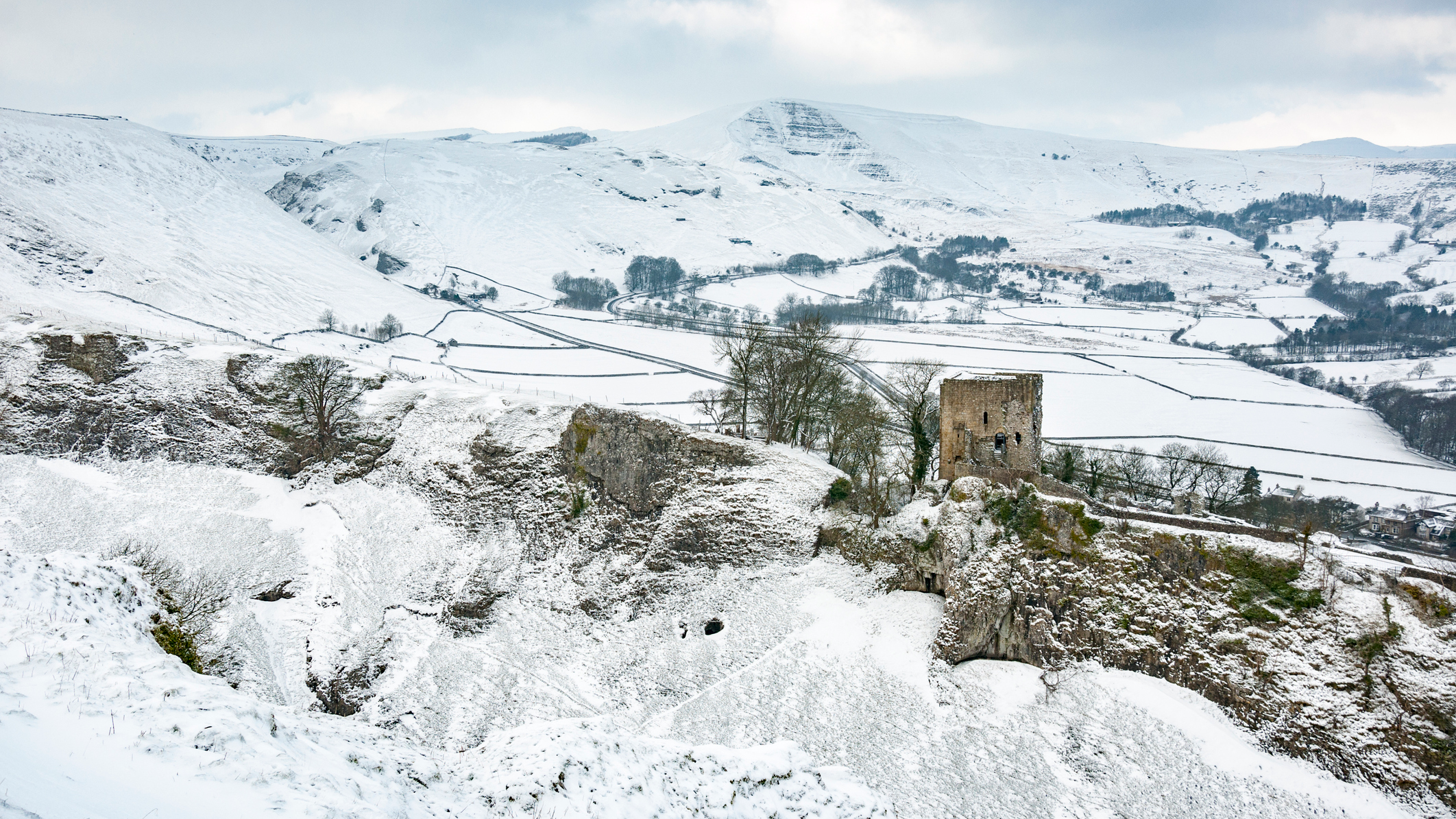 Peveril castle and Mam Tor