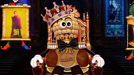 The Razzies mascot talking about the worst movies of the year. 