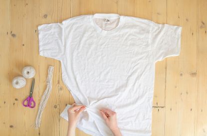 How to tie dye t-shirts: Step-by-step instructions on how to tie dye ...