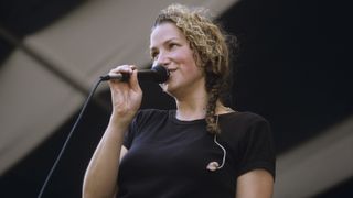 Joan Osborne performs on stage at the New Orleans Jazz and Heritage Festival in New Orleans, Louisiana on May 04, 1996.