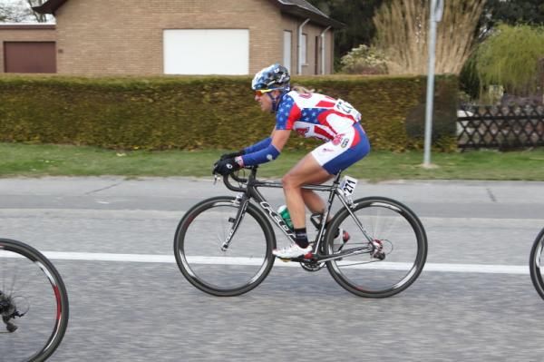 Kristin Armstrong (United States) in the bunch