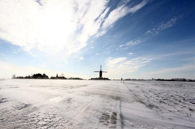 Snow on the Nokere Koerse parcours forced the race organisers to cancel the event.