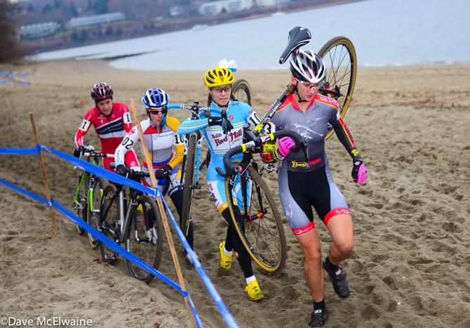 Cassandra Maximenko (Silverbull/Bones/Thule) leading Bruno-Roy, Kemmerer, and Anthony on the beach run.