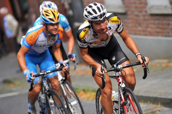 Thomas De Gendt (Topsport Vlaanderen) leads Jack Bobridge (Garmin-Transitions)