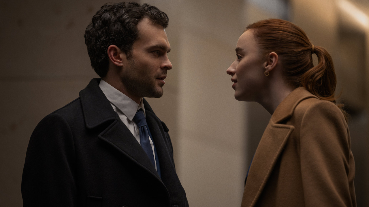 Alden Ehrenreich as Luke and Phoebe Dynevor as Emily in Fair Play.