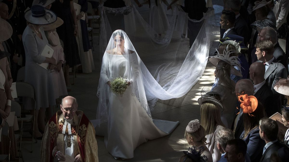 Watch Meghan Markle Walk Herself Down the Aisle - Meghan Markle Prince ...