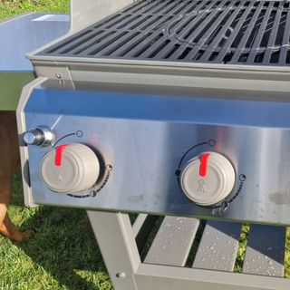 Weber Spirit II E-310 gas barbecue dials