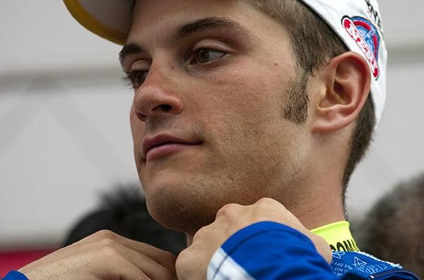 Italian Andrea Guardini (Farnese Vini) remains in the blue jersey of the sprint points leader.