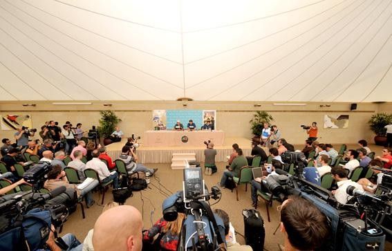 The assembled press dwarfs the riders