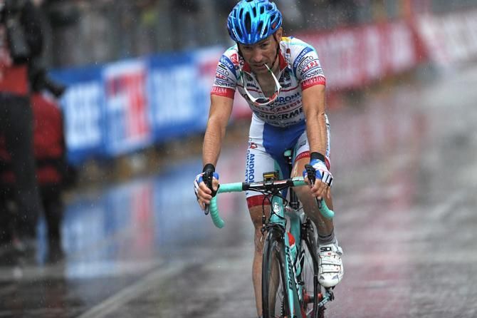 Emanuele Sella trails in almost two minutes down on winner Adam Hansen in 34th place on stage 7 of the 2013 Giro d'Italia