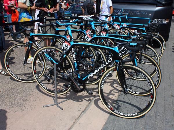 Team Sky brought out their Pinarello KOBH 60.1 rigs, which were last in heavy rotation at Paris-Roubaix.