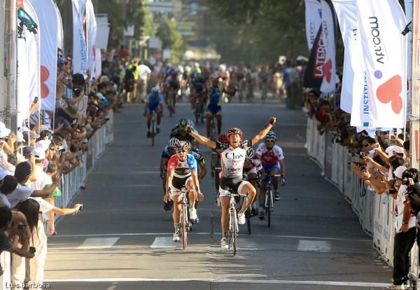 Cristopher Mansilla (Clos de Pirque &ndash; Trek) sprints to win stage 8