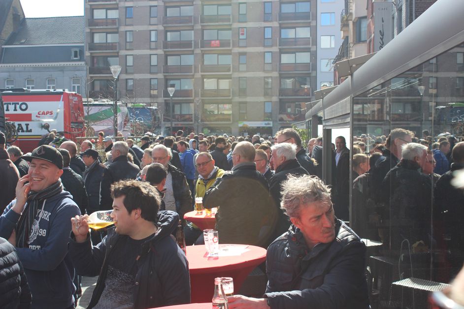 Beers before midday is all good on race day