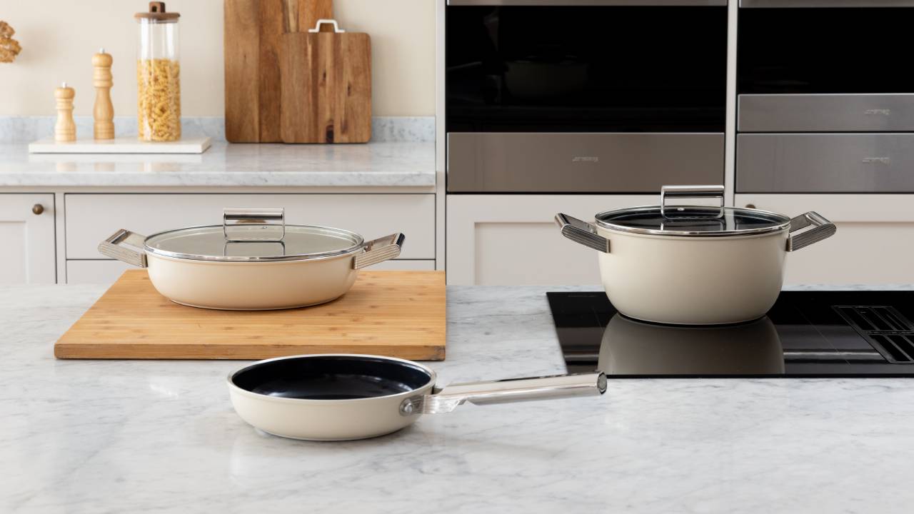 Smeg cookware
