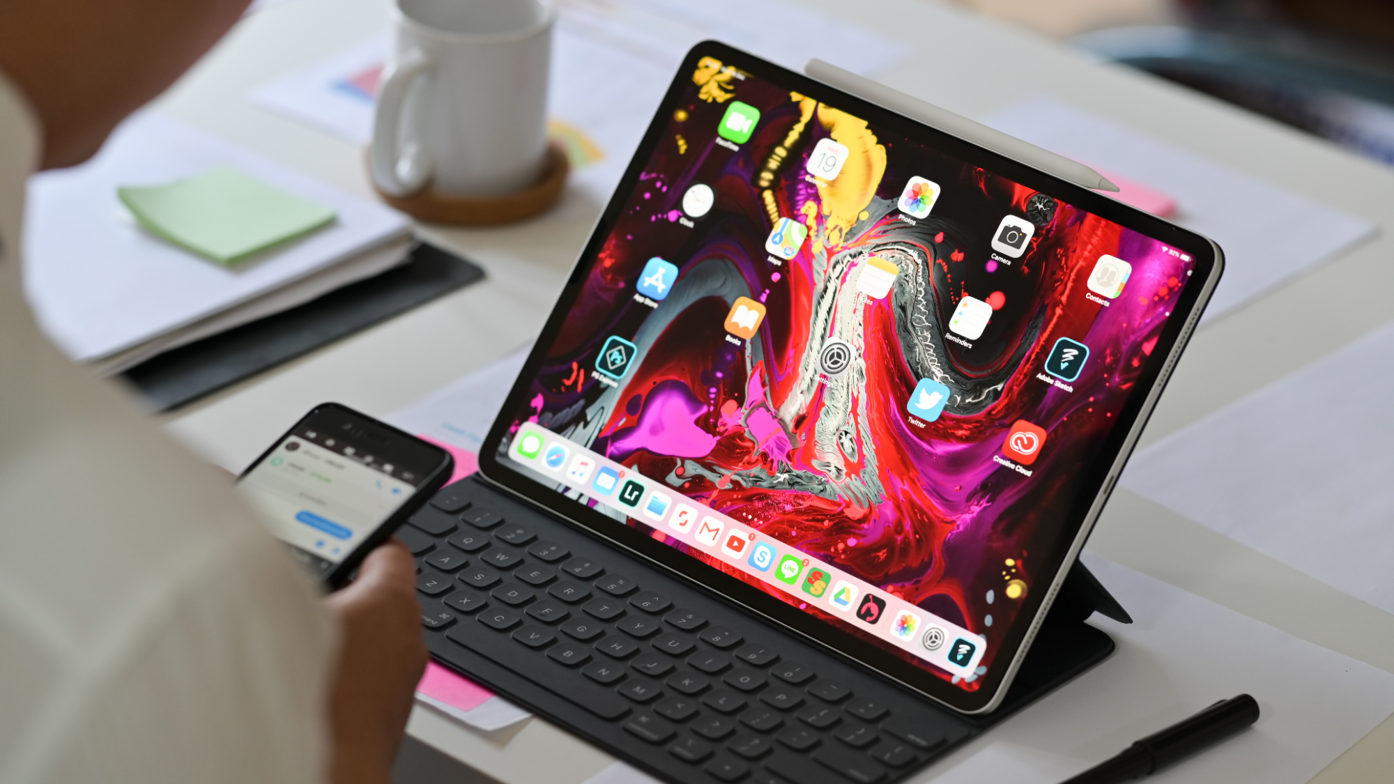 Apple iPad pro 2018 روی میز میز کار