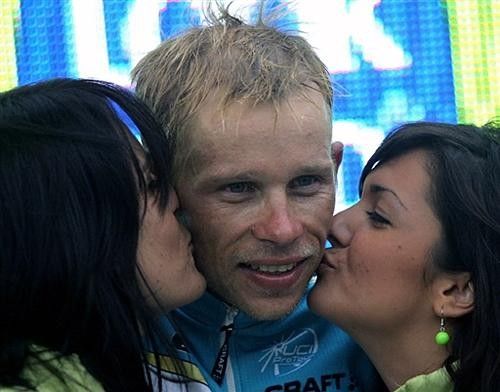 Andrey Kashechkin (Astana Team) kissed on the podium.
