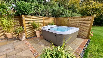 hot tub privacy ideas – hydrolife hot tub with slatted fence screen