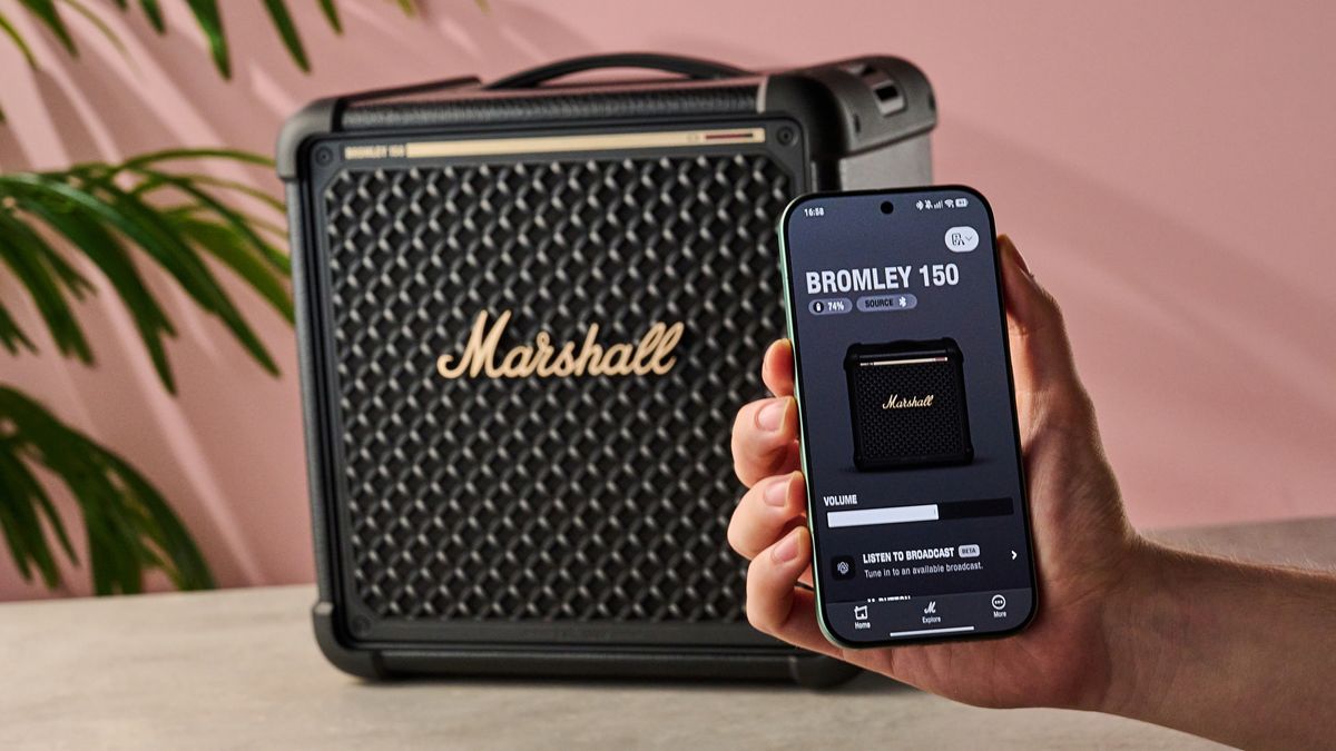 Man holding phone with Marshall Bluetooth app in front of the Marshall Bromley 150