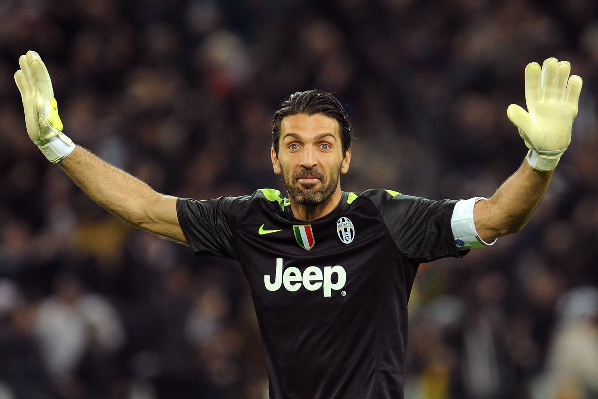 buffon lanjut main bersama juventus hingga usia 43... Buffon praises Juventus' defensive effort | FourFourTwo