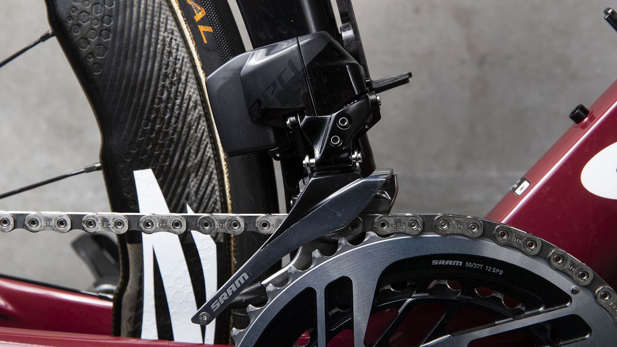 A closer look at the new front derailleur