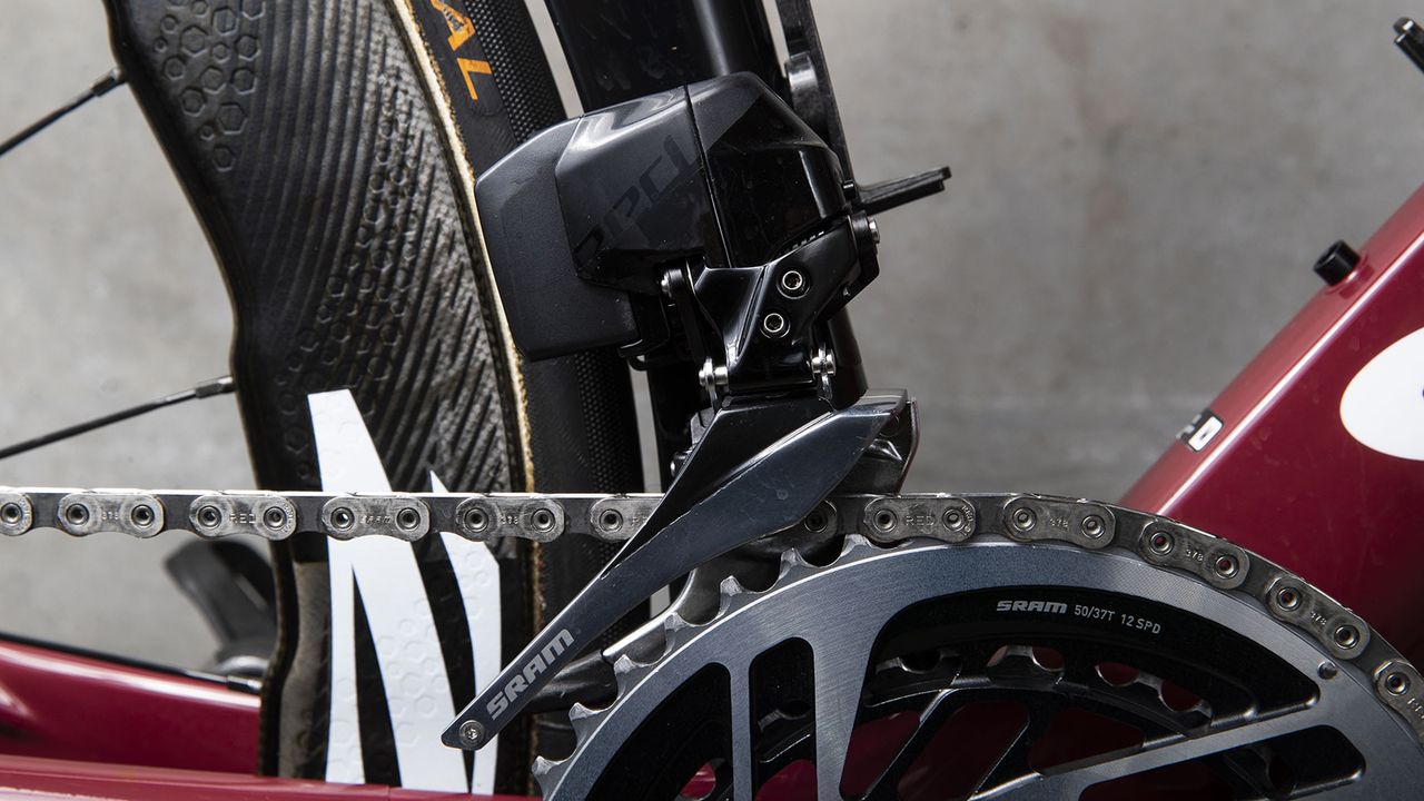 A closer look at the new front derailleur