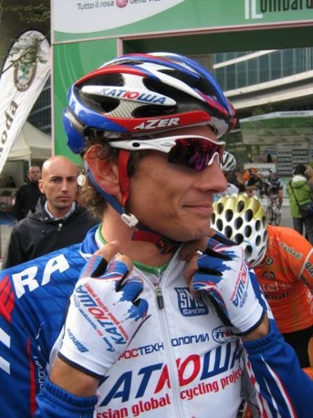 Filippo Pozzato (Katusha) fastens his helmet.