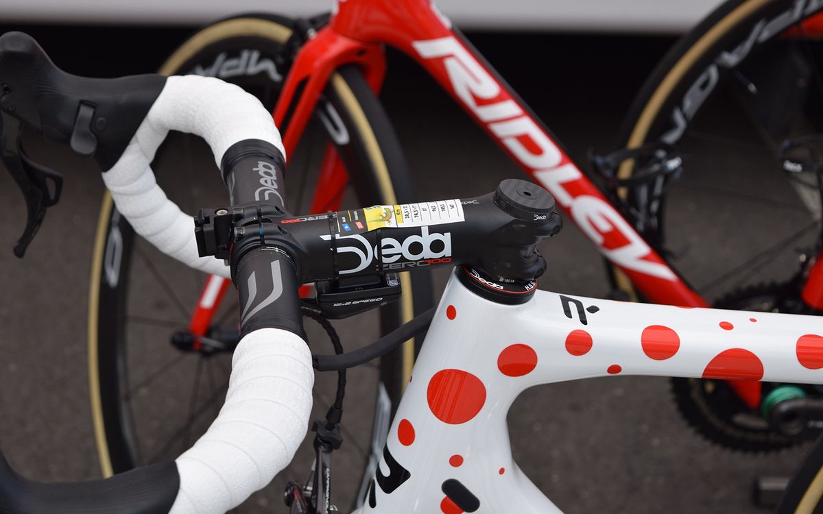 Wellens pairs his custom frameset with a super-aggressive Deda stem