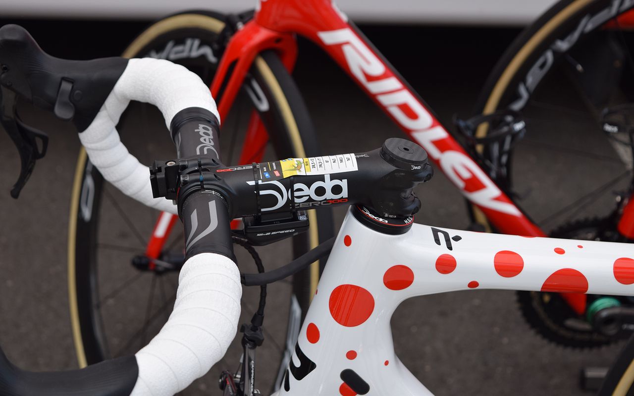 Wellens pairs his custom frameset with a super-aggressive Deda stem
