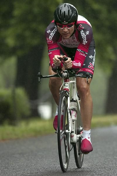 Queenslander Darren Rolfe (Fly V Australia) settles into his race of truth as he leaves the township of Learmonth near Ballarat in Victoria.