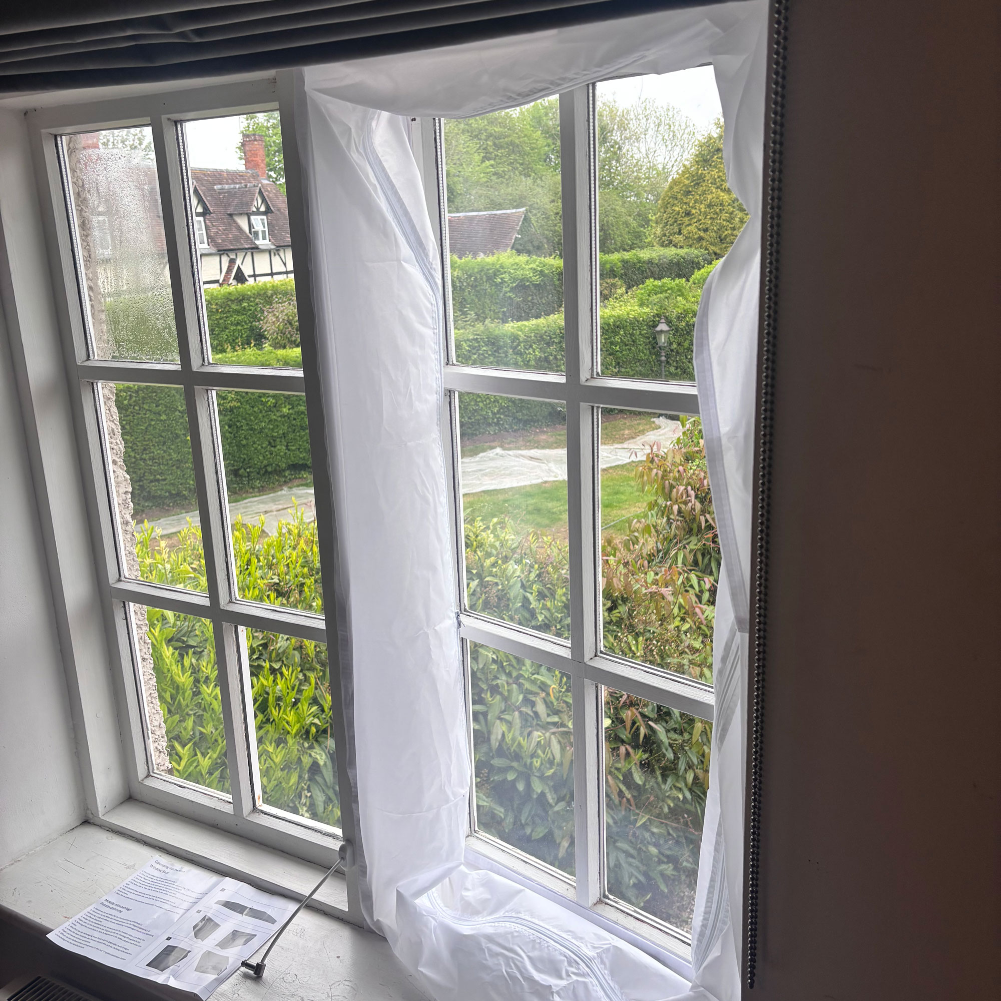 Air conditioning window kit on casement windows