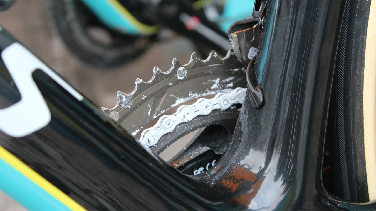 Lars Boom's chain with a healthy coating of race-day wax
