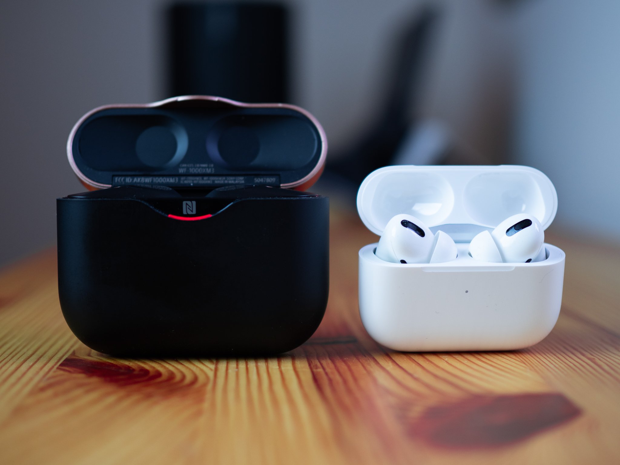 Airpods pro фото. Sony WF-1000xm3 AIRPODS Pro. AIRPODS vs Sony WF-1000xm3. Sony WF-1000xm3 vs AIRPODS Pro. AIRPODS Pro 3.