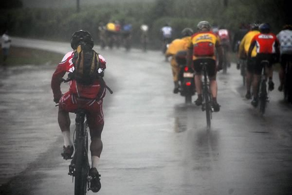 Alejandro Oporta races his third edition... with one arm.