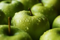 Crisp, wet and juicy green Granny Smith apples.