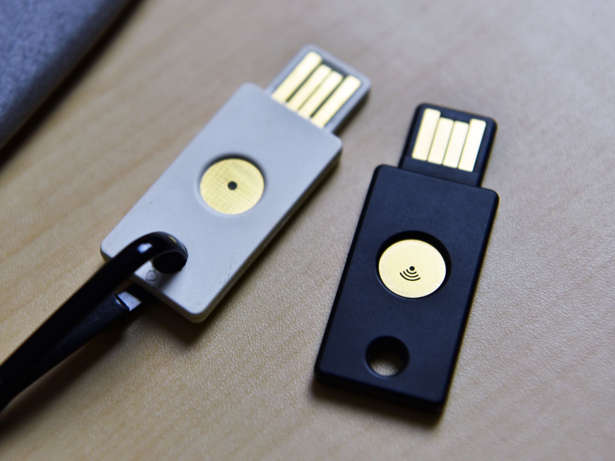 Usb safe. Флешка ключ. YUBIKEY - USB Security Key (Type с). Порт ключ. USB порт ключ безопасности что это.