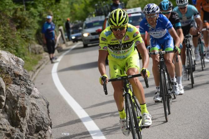 Danilo Di Luca (Vini Fantini-Selle Italia) attacks the break