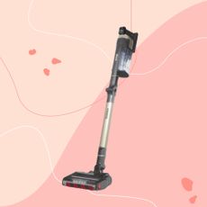 Shark Stratos IZ420UKT cordless vacuum cleaner on pink background