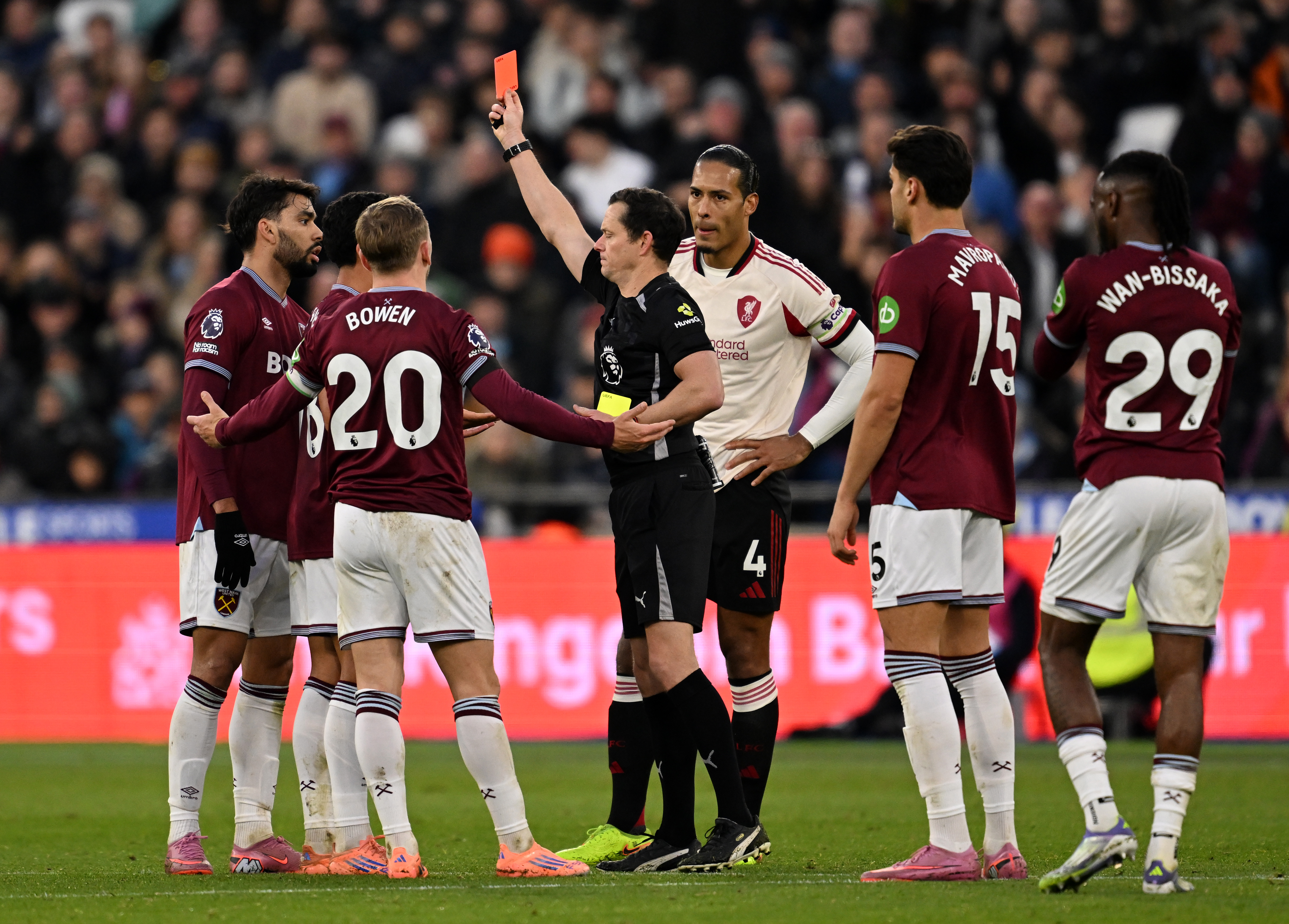 LONDON, ENGLAND - NOVEMBER 30: (THE SUN OUT, THE SUN ON SUNDAY OUT) Referee, Darren England shows a second yellow and subsequent red card to Lucas Paqueta of West Ham United during the Premier League match between West Ham United and Liverpool at London Stadium on November 30, 2025 in London, England. (Photo by Liverpool FC/Liverpool FC via Getty Images)