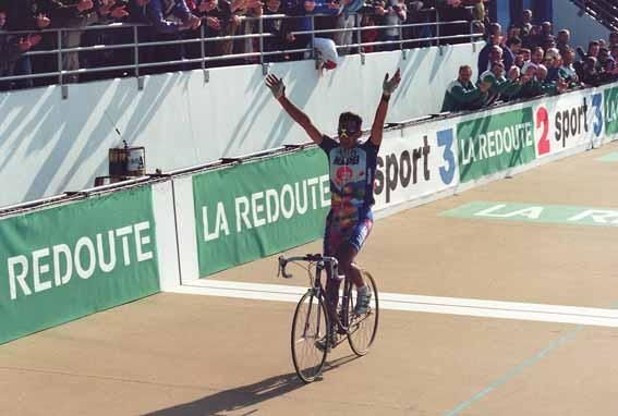 Franco Ballerini wins the 1995 Paris-Roubaix.