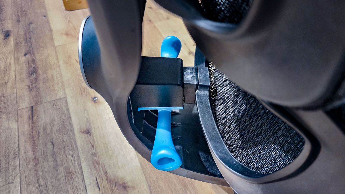 Eureka Axion gaming chair back rest lever