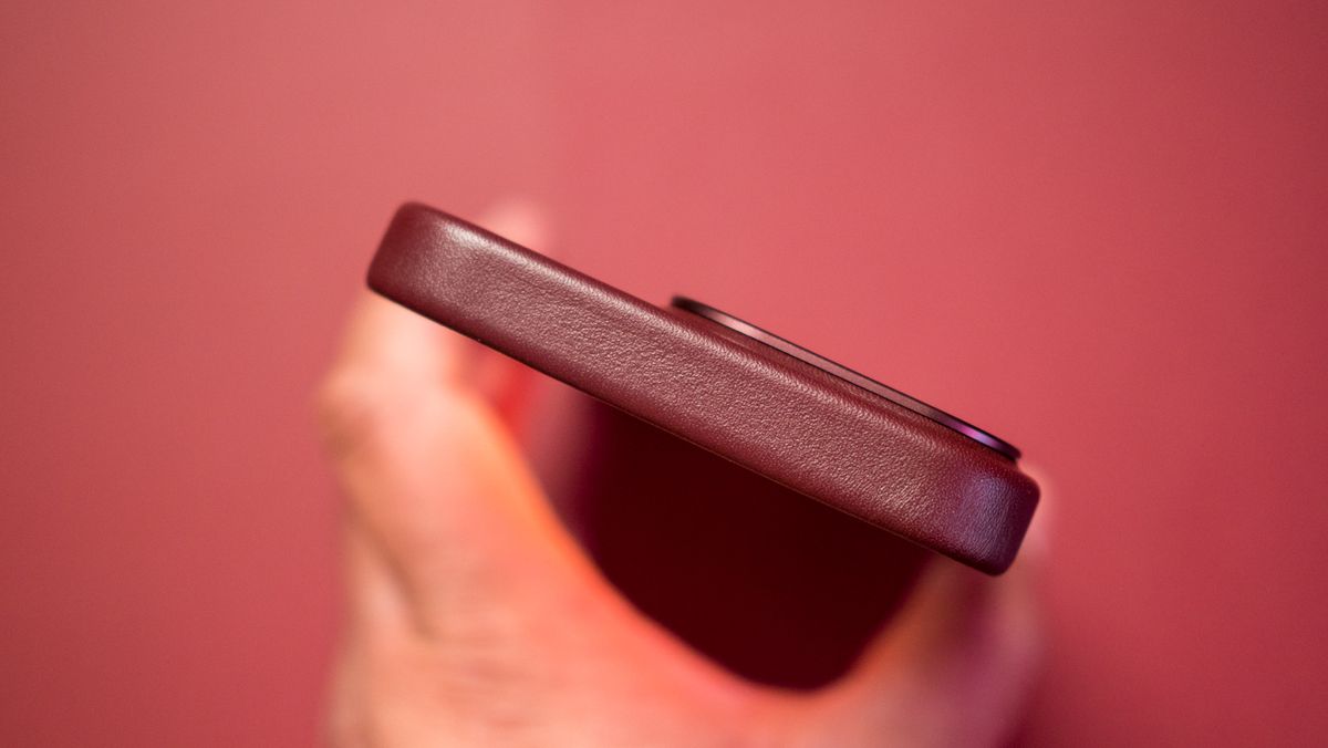 Mujjo leather case iPhone 15 Pro Max