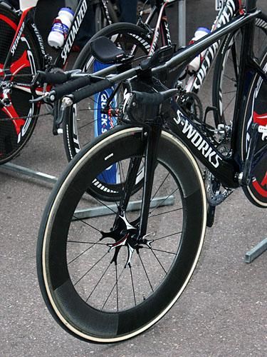 The Fusee Star hub's unique flange configuration is heavy but supposedly more aerodynamic than a standard setup owing to its exceptionally tall and narrow flange spacing.