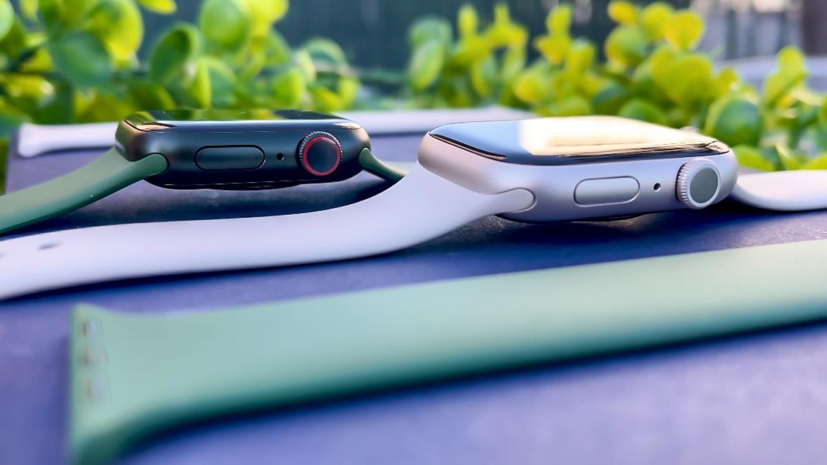 Apple Watch 7 side view